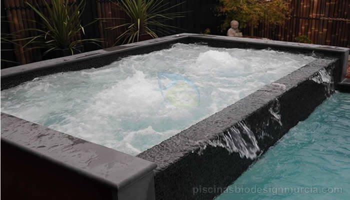 jacuzzi-de-obra-de-lujo