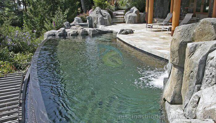 la-manga-piscina-desbordante-con-cascada
