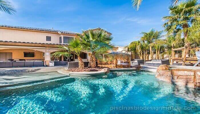 marbella-piscina-de-arena-lujo-con-jacuzzi