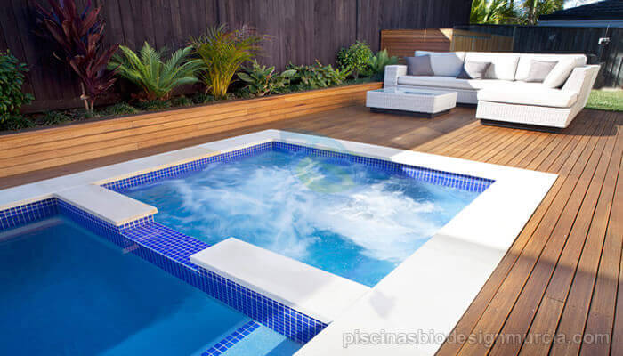 piscina con jacuzzi