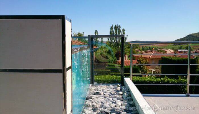 soria-piscina-de-cristal-con-piedras